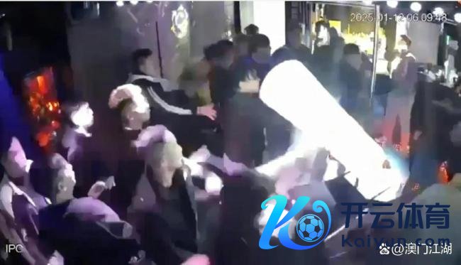 两派黑帮酒吧内执刀混战,香港警方介入访问