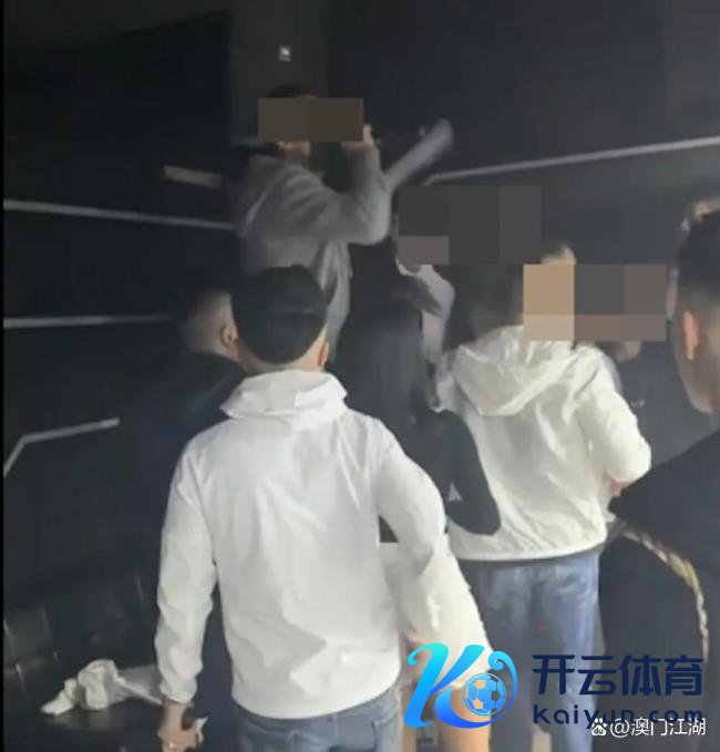两派黑帮酒吧内执刀混战,香港警方介入访问